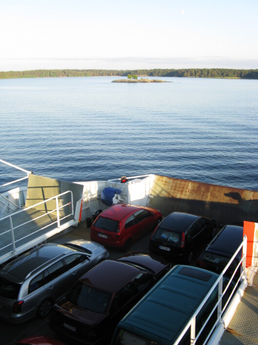 On a ferry ride in Archipelago Sea. Lautan kyydissä Saaristomerellä.