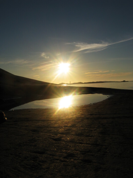 A sunset during the midsummer in Archipelago Sea. Auringonlasku juhannuksena saaristomerellä.