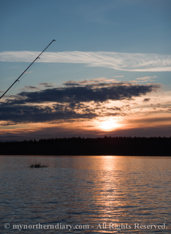 Beautiful-sunset-over-finnish-lake-CRW_0551.jpg