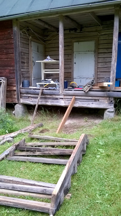 Building-new-stairs-from-impregnated-wood-to-my-new-workshop-WP_20160703_001.jpg