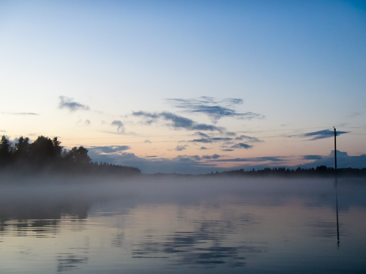Mysterious-mist-floating-on-a-lake-during-night-IMG_0730.jpg