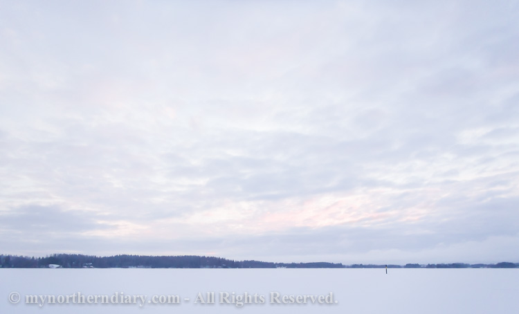 Relaxing-sight-on-snowy-lake-CRW_3091.jpg