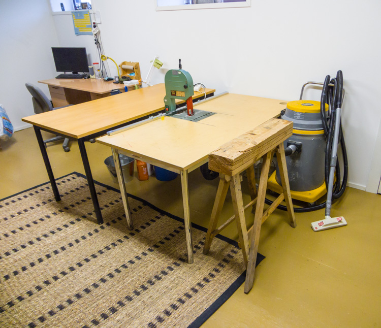The-table-I-build-for-my-band-saw-and-the-big-second-hand-industrial-vacuum-cleaner-CRW_2219.jpg