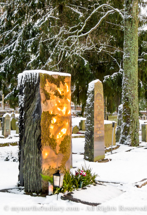 evening glow, grave stone, hautakivi, iltakajo, luminen hautausmaa, snowy graveyard_CRW_0649
